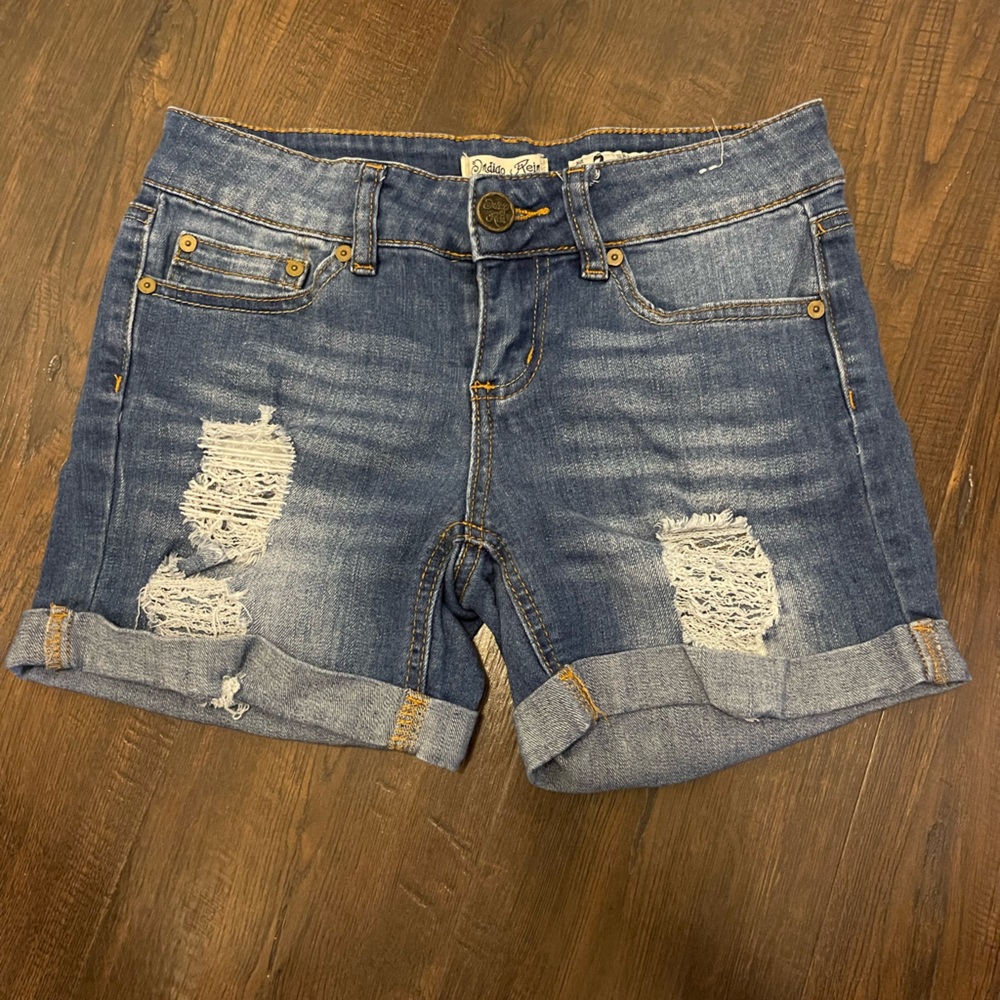Junior jean shorts in size 3